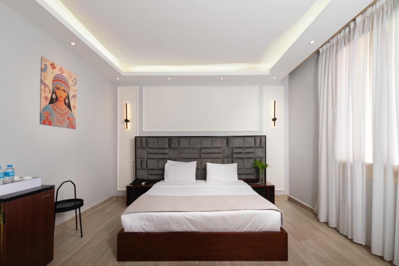 Hotel Capital 3*
